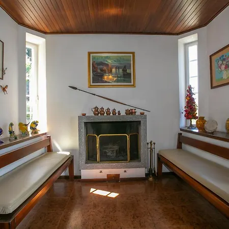 Villa Gisazio Sleeps 10 Air Con