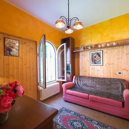 וילה Gisazio Sleeps 10 Air Con
